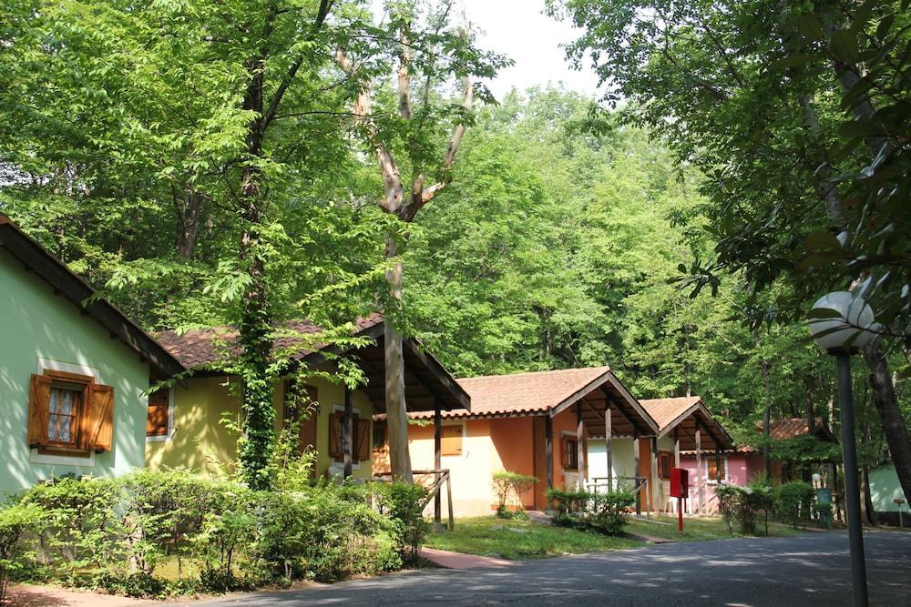 Hotel Il Paese Di Ciribì Ceriale Esterno foto