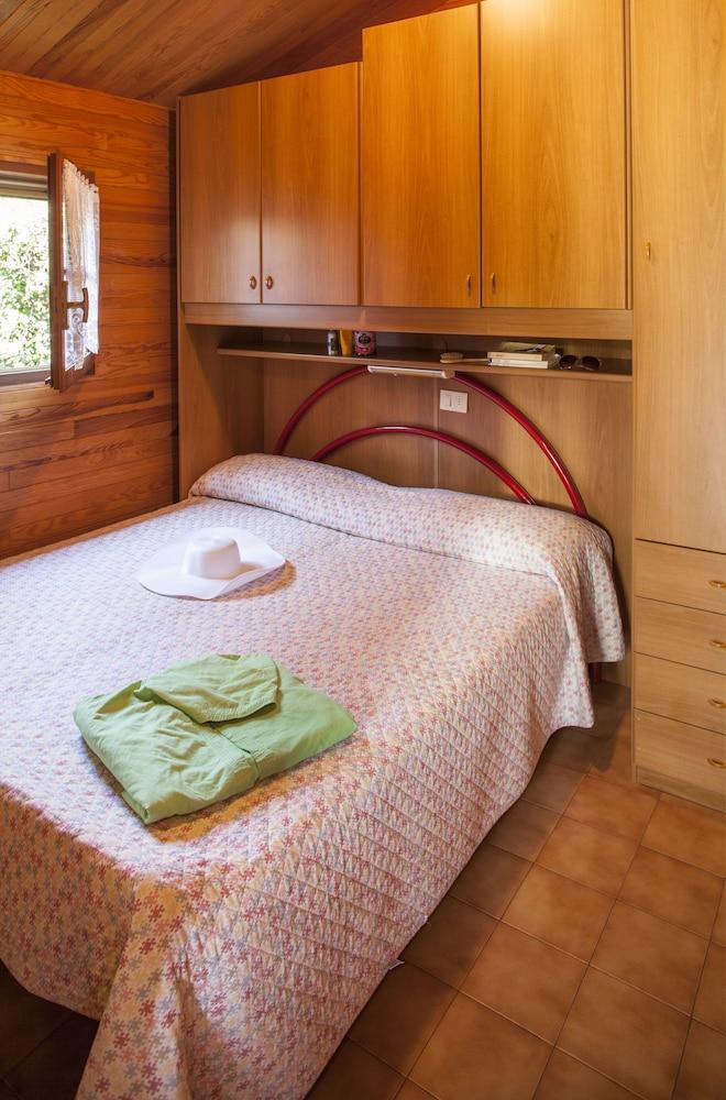 Hotel Il Paese Di Ciribì Ceriale Esterno foto