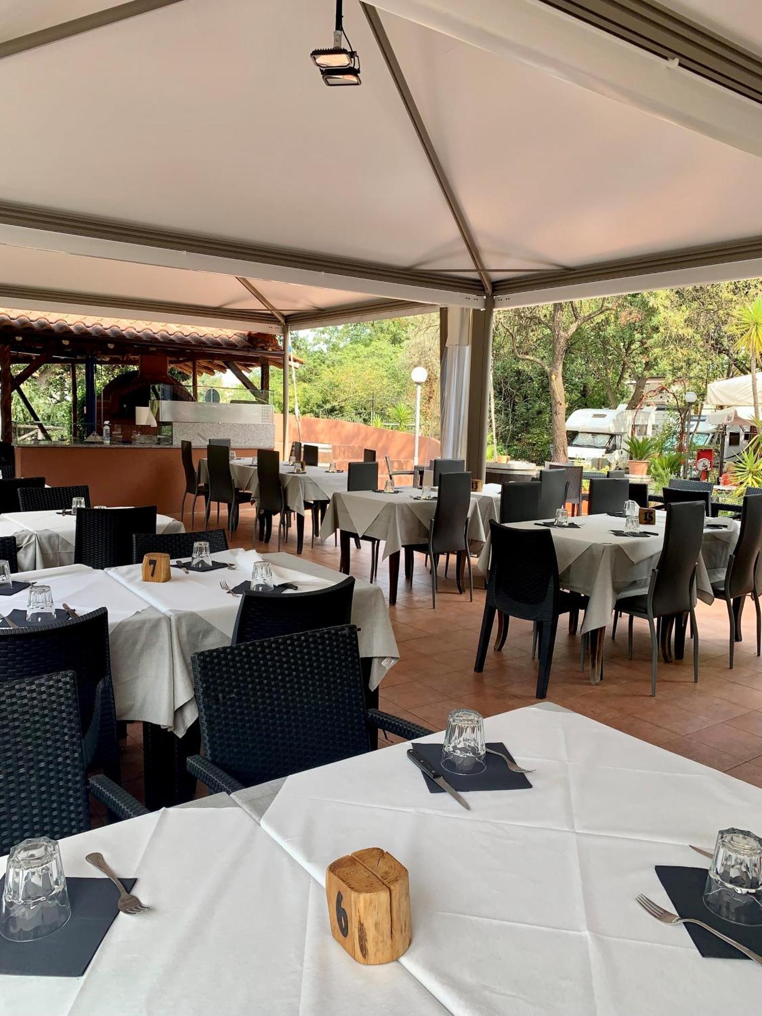 Hotel Il Paese Di Ciribì Ceriale Esterno foto