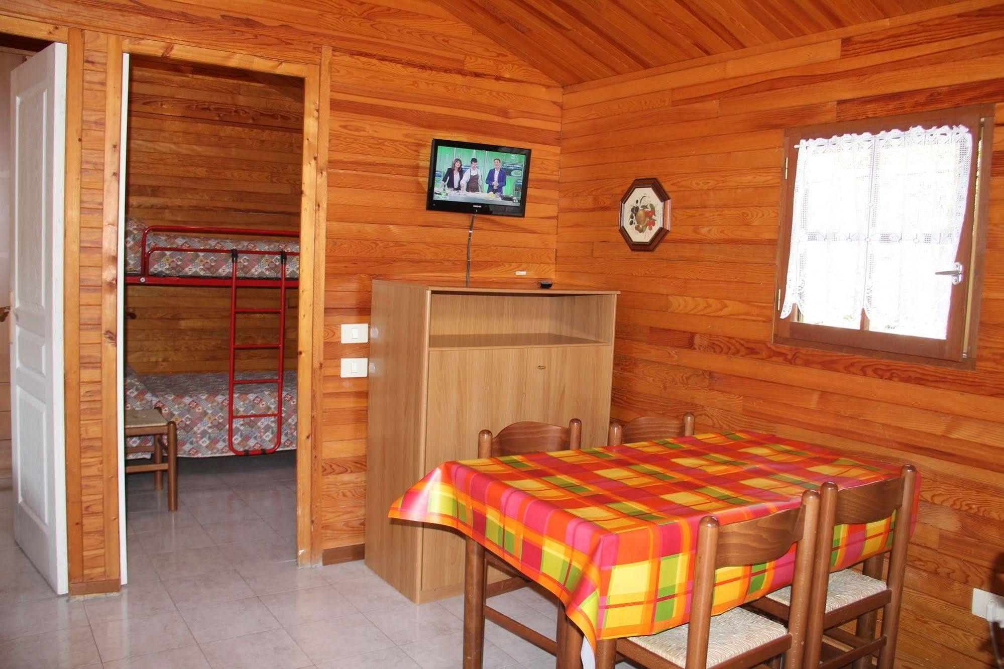 Hotel Il Paese Di Ciribì Ceriale Esterno foto