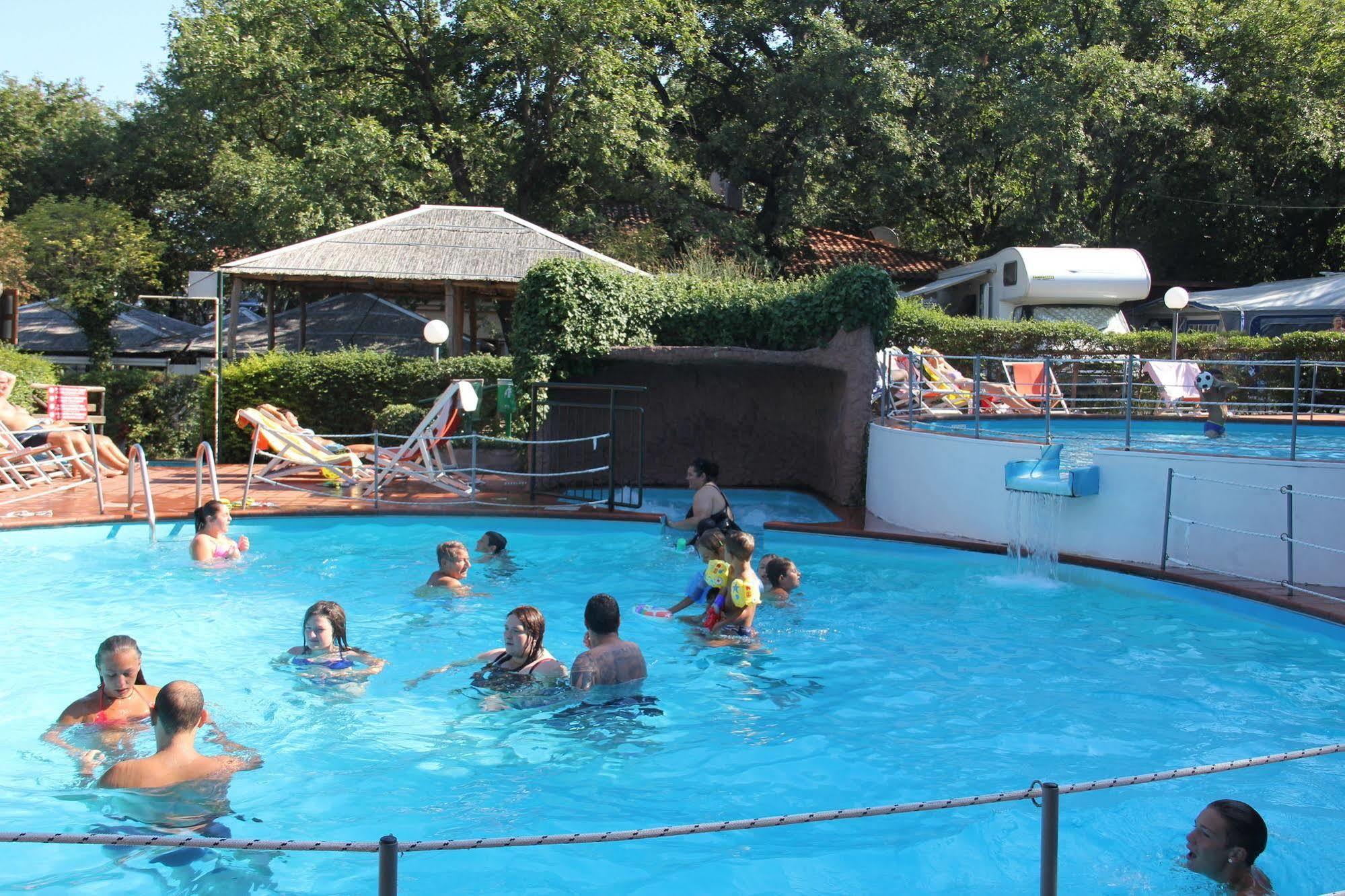 Hotel Il Paese Di Ciribì Ceriale Esterno foto