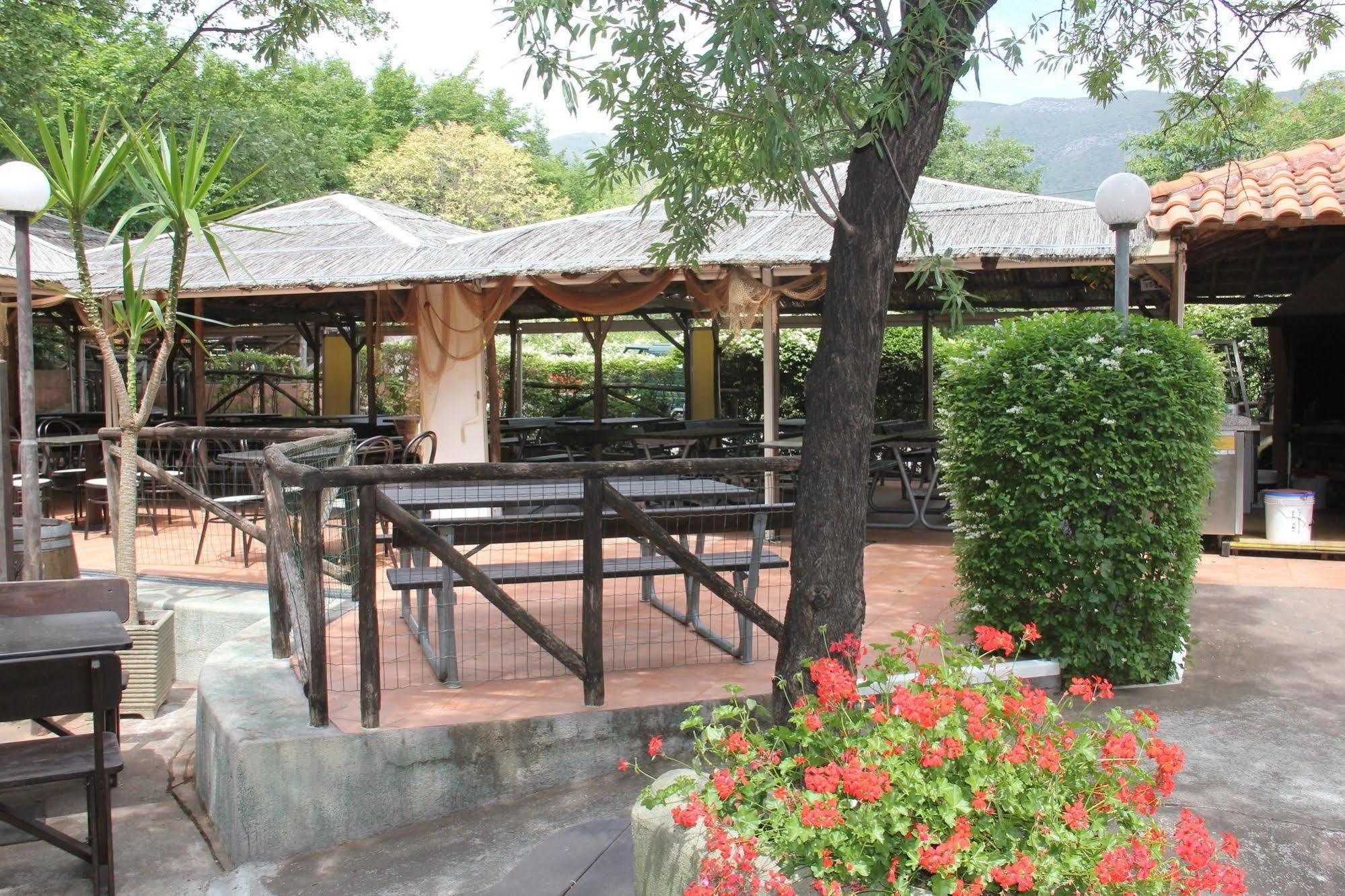 Hotel Il Paese Di Ciribì Ceriale Esterno foto